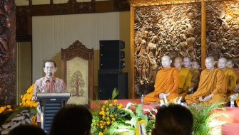 Dirjen Bimas Buddha Sambut dan Lepas 40 Bhikkhu Peserta Thudong dari TMII ke Candi Borobudur
