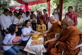 Kathina Merupakan Waktu yang Tepat Bagi Umat Buddha untuk Berdana