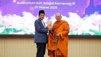 Menteri Agama Luncurkan Buku Hari Raya Umat Buddha dan Kalender Buddhis 2024-2061