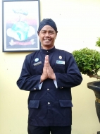 Kang Widi, Guru Agama Buddha Segudang Prestasi.