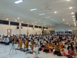 Ribuan Umat Buddha Rayakan Sanghadana Kathina.