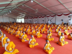 Peserta Pabbaja berlatih Meditasi hingga Mendengarkan Dhamma.